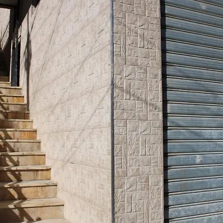 Deni Family ティラナ