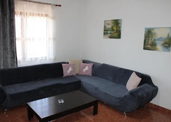 Deni Family تيرانا